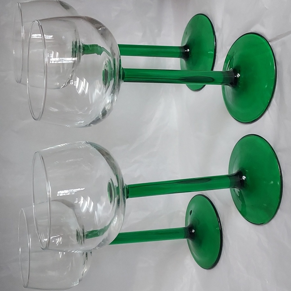 6 Luminarc Emeral Green Wine Glasses Made in France,Set Of  6 Shown 4 But Is 6